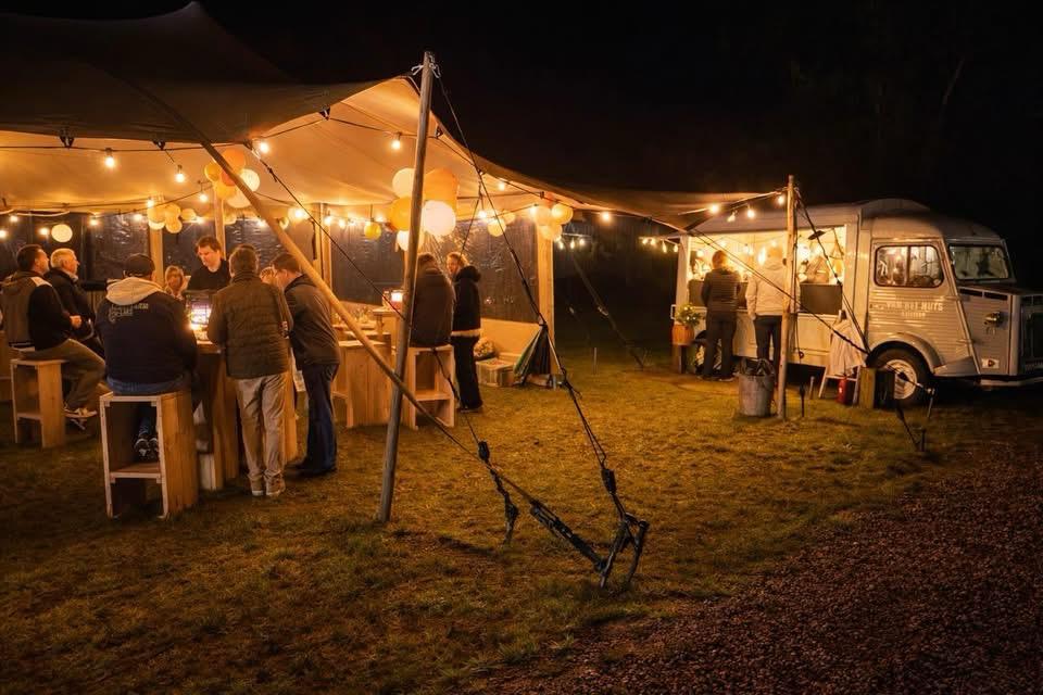 Zomerfeest bij nacht